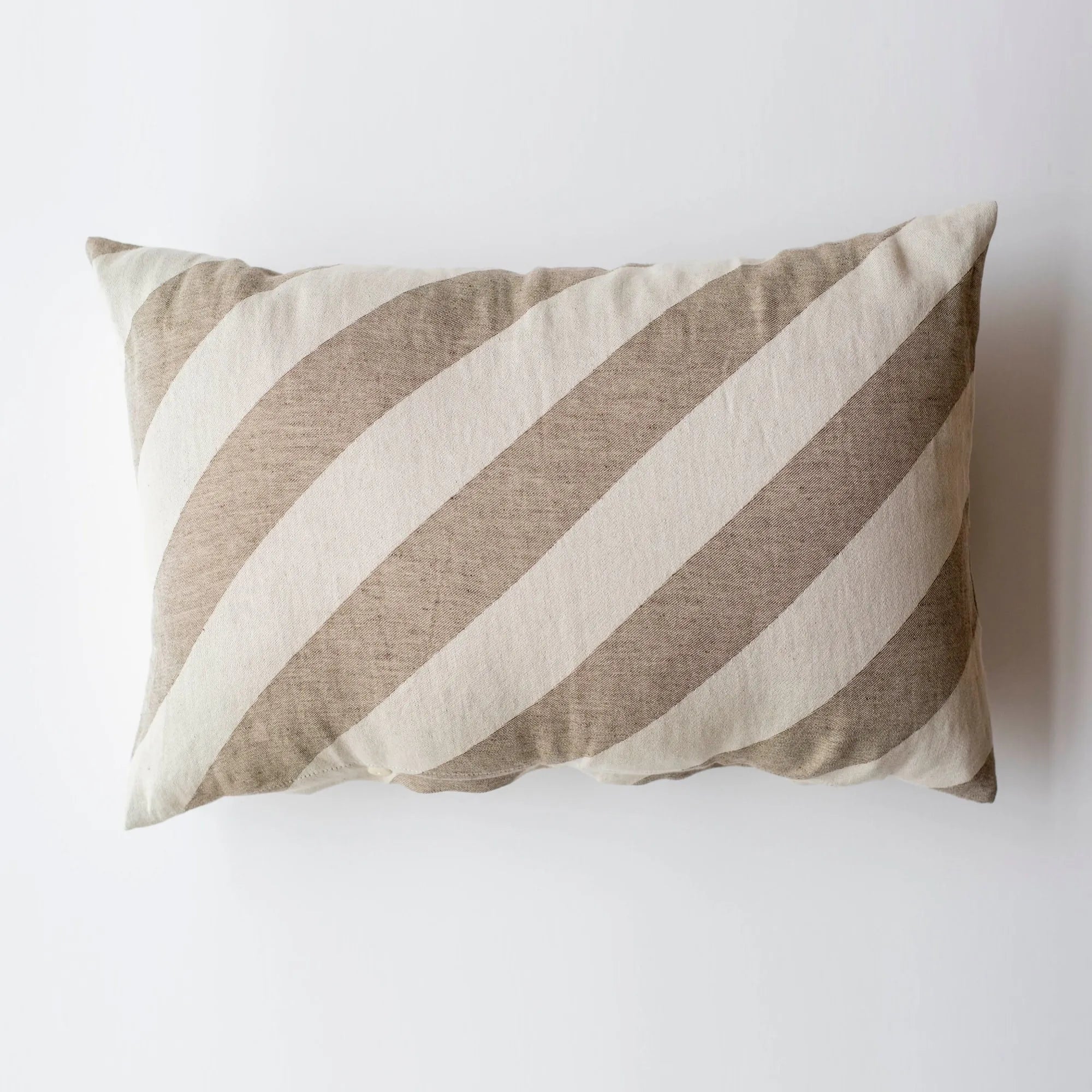 Kissenbezug diagonaler Streifen